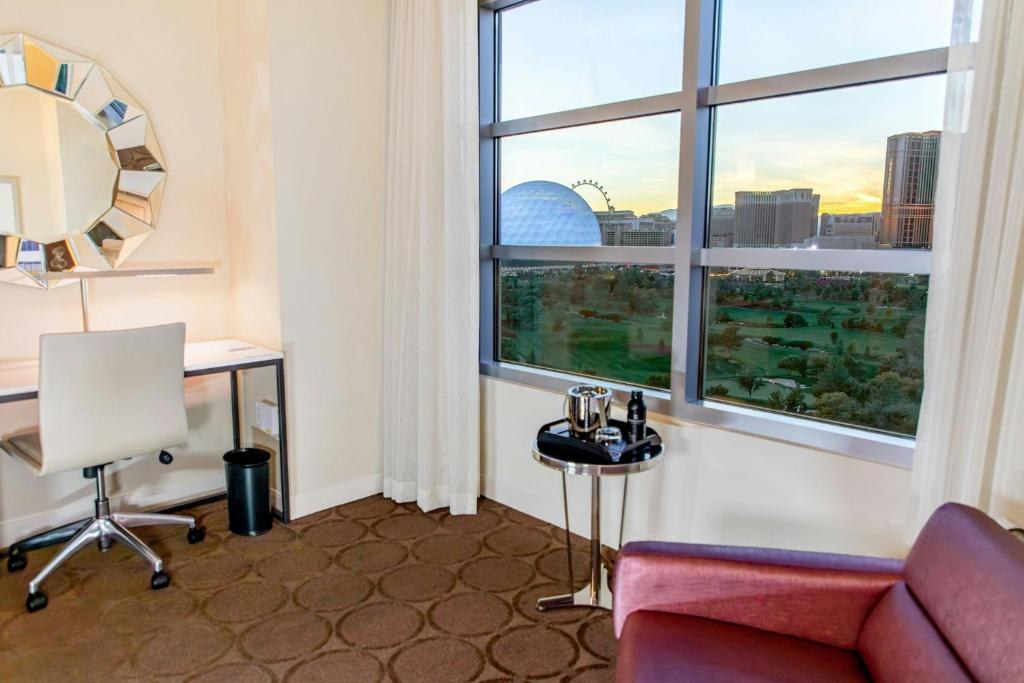 RENAISSANCE LAS VEGAS photo 2