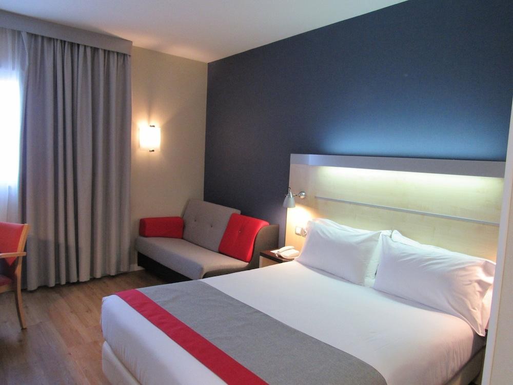 Holiday Inn Express Barcelona - Sant Cugat by IHG photo 4