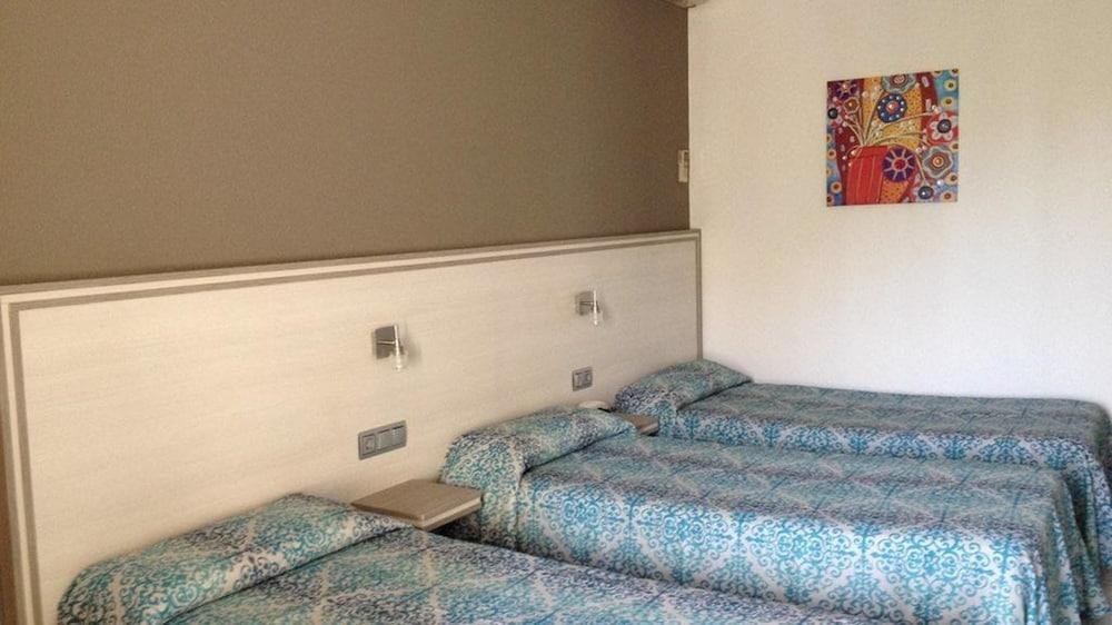 PLANAS HOTEL photo 2