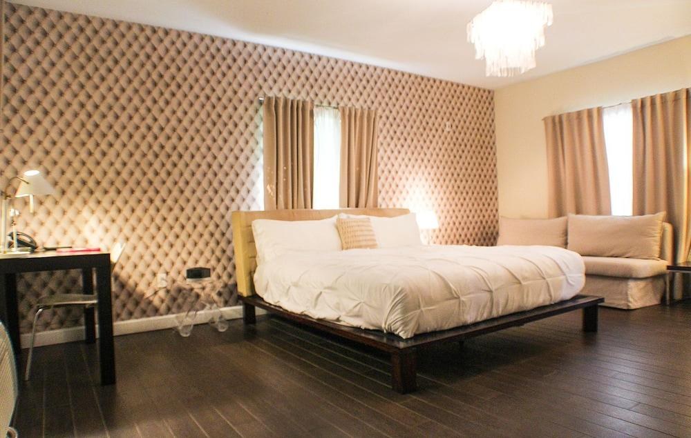 THE NEW HOTEL AND SPA photo 2