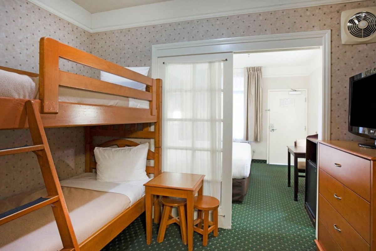Ramada Suites by Wyndham San Diego/Hotel Circle Area photo 2