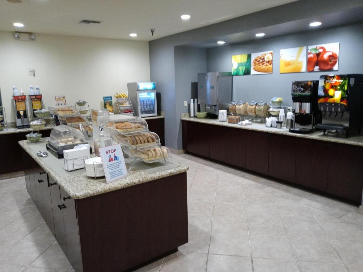 Ramada Suites by Wyndham San Diego/Hotel Circle Area photo 3