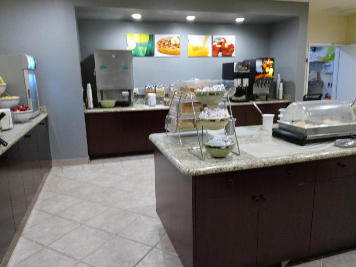 Ramada Suites by Wyndham San Diego/Hotel Circle Area photo 4
