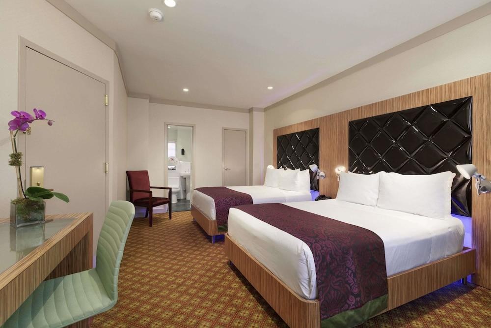 Night Hotel Broadway photo 4