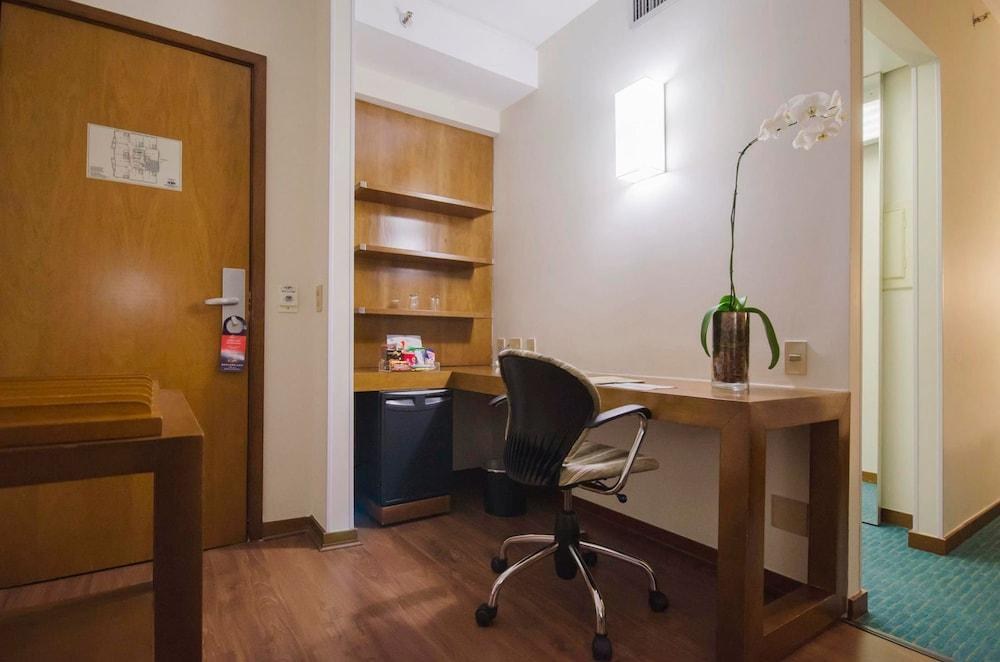 HOTEL ESTANPLAZA BERRINI photo 3