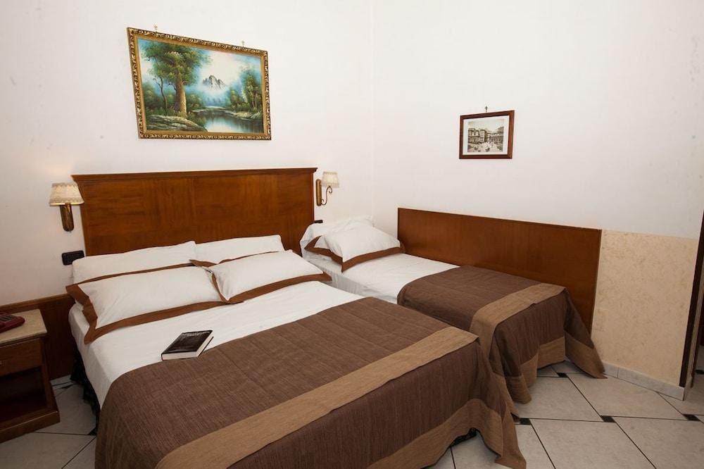 HOTEL GARIBALDI photo 4