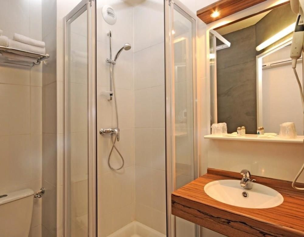 HOTEL LYON CROIX ROUSSE photo 1