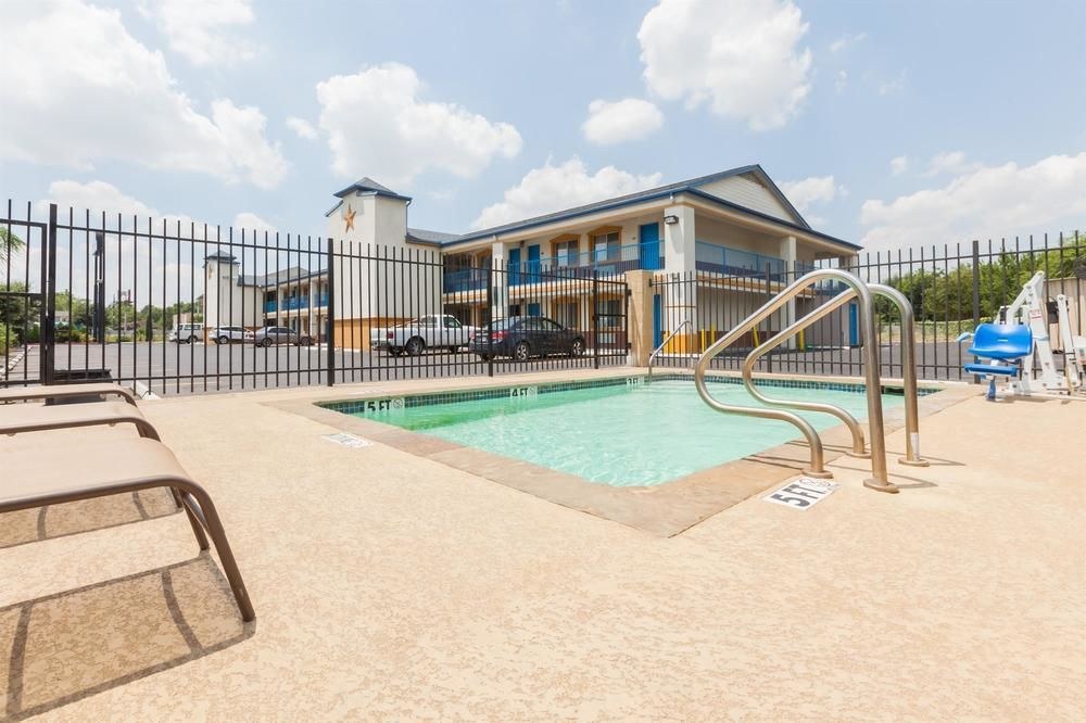 DAYS INN HOUSTON photo 1