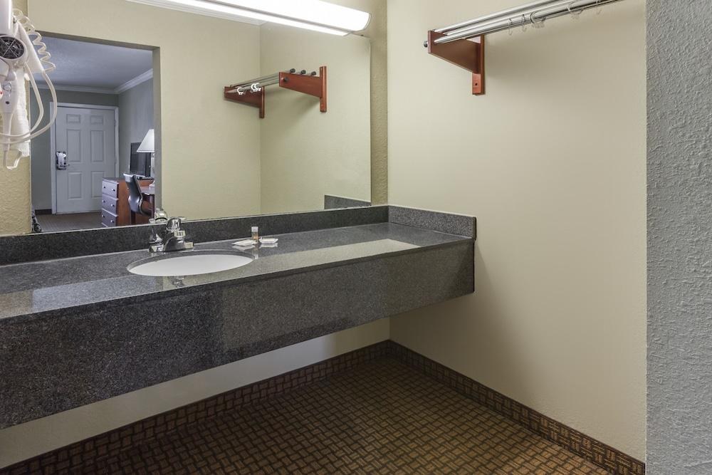 DAYS INN HOUSTON photo 4