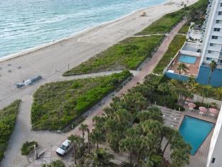 CRYSTAL BEACH SUITES OCEANFRONT HOTEL photo 3