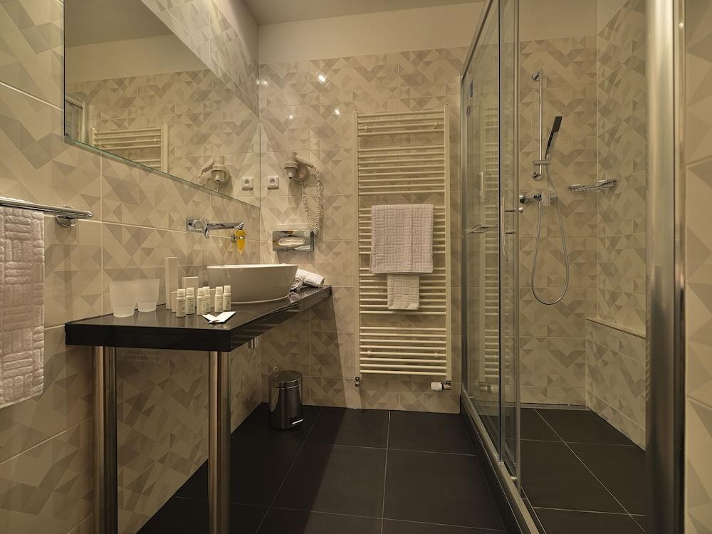 Ramada Airport Prague photo 4