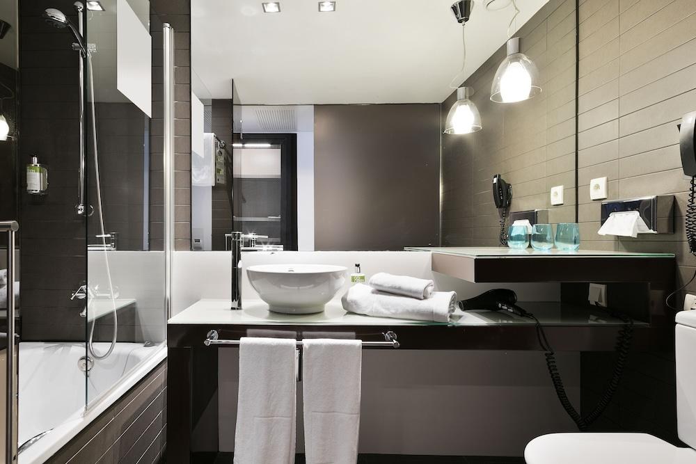 Hotel Barcelona Condal Mar Affiliated by Meliá photo 3