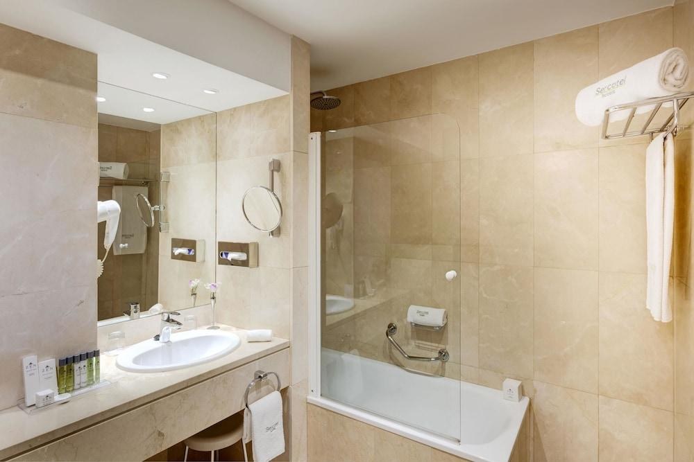Sercotel Gran Hotel Conde Duque photo 4