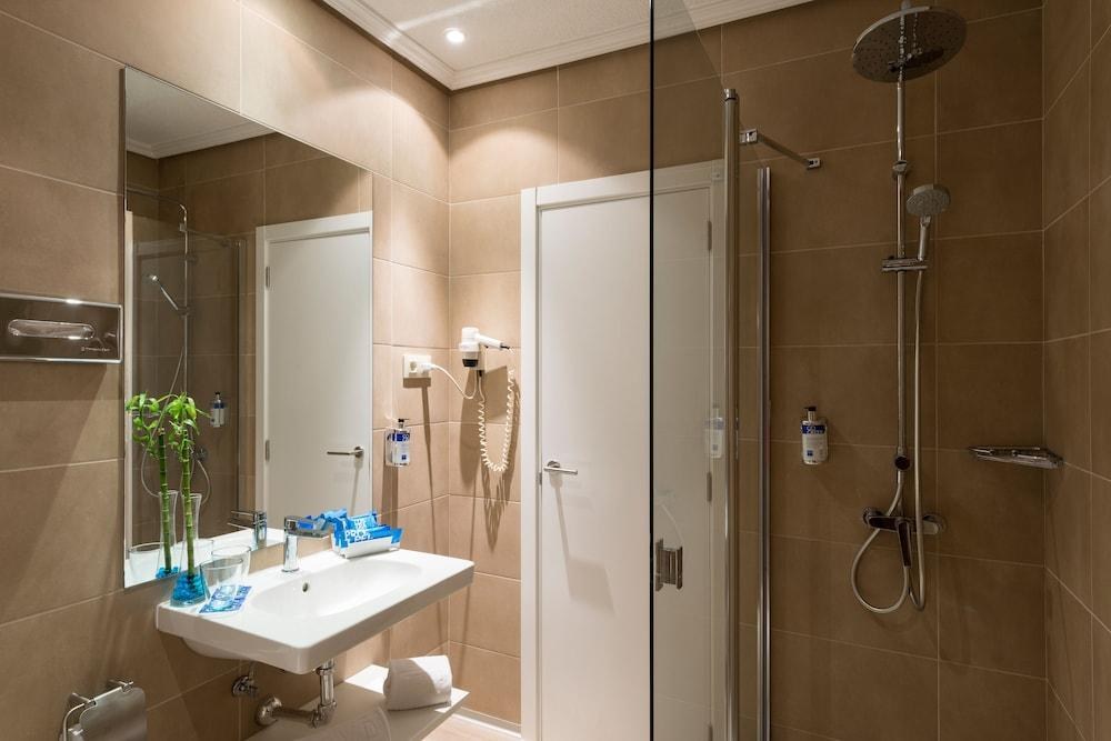Hotel Madrid Gran Via 25 Affiliated by Meliá photo 4