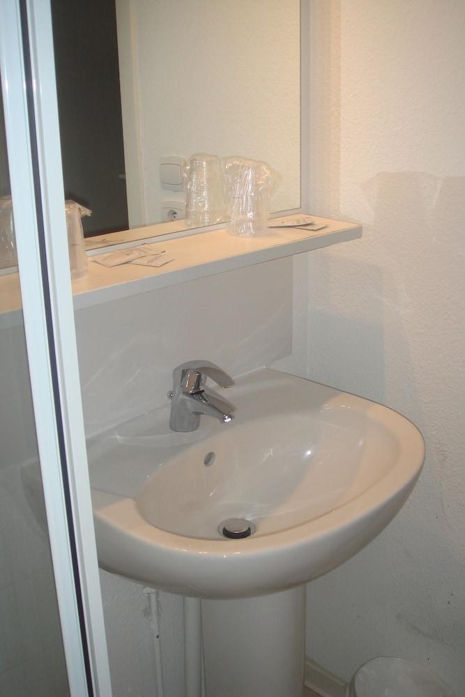 Ibis Marseille Centre Prefecture photo 2