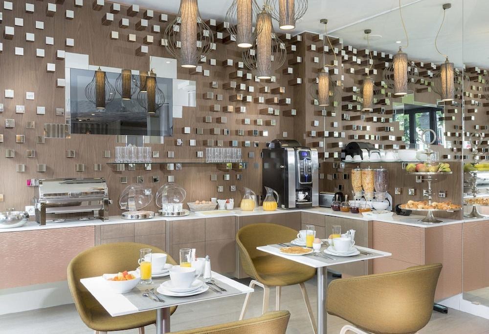 Hotel Eiffel Segur photo 4