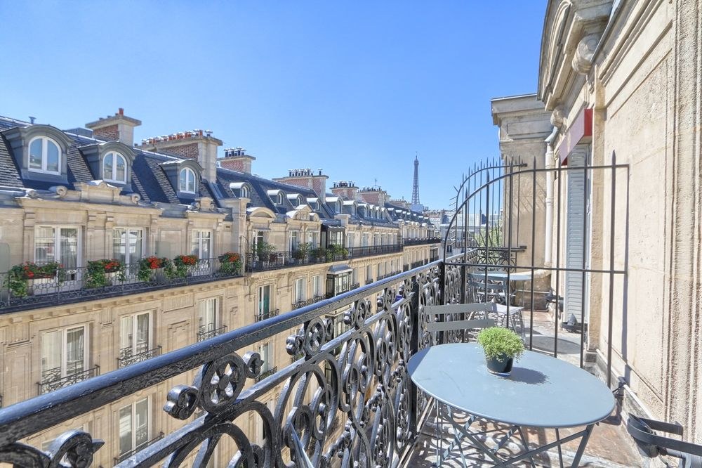 West end Paris photo 1