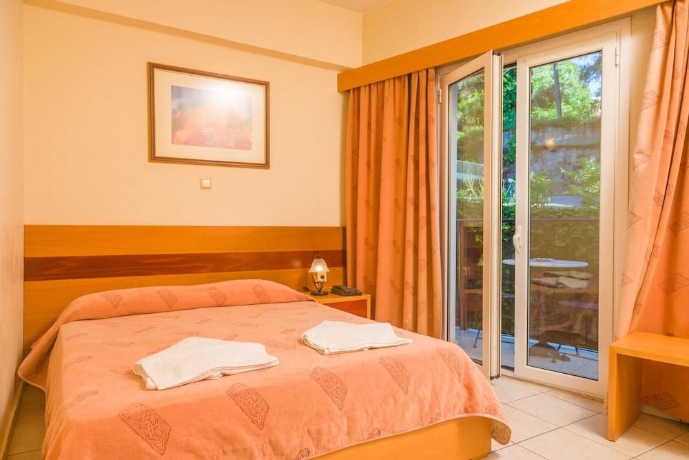 Hellinis Hotel photo 4