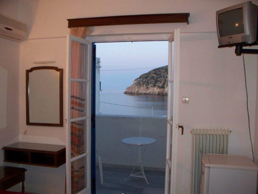 Adonis Hotel photo 1