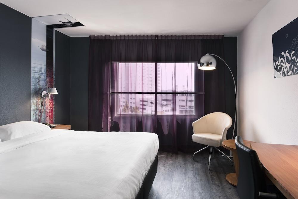 DoubleTree by Hilton Rotterdam Centre photo 2