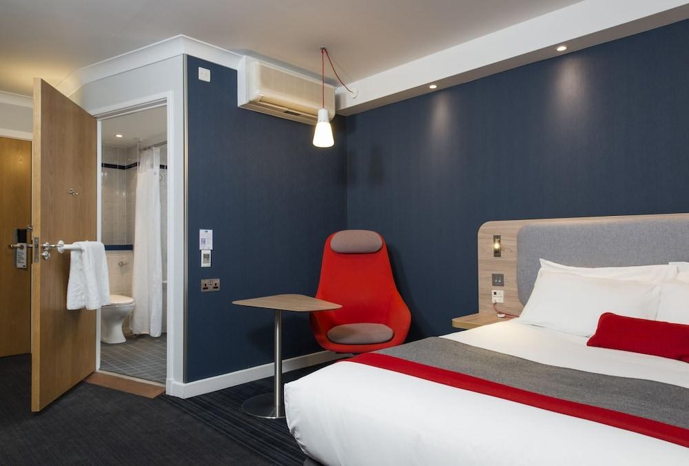 Holiday Inn Express Bath photo 2