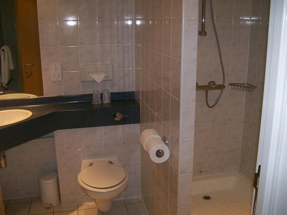 Holiday Inn  Express Birmingham Castle Bromwich photo 2