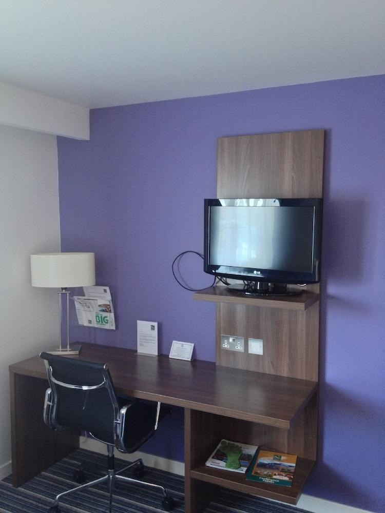 Holiday Inn Express Edinburgh Airport photo 4