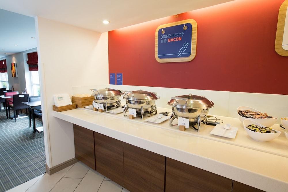 Holiday Inn Express Glasgow Airport photo 3