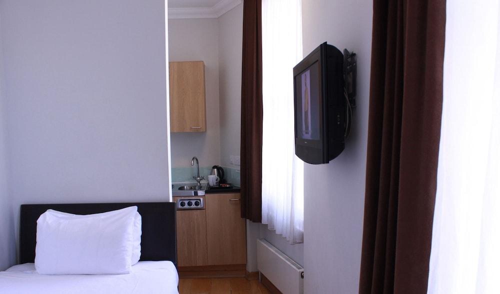 The Royale Chulan Hyde Park Hotel London photo 2