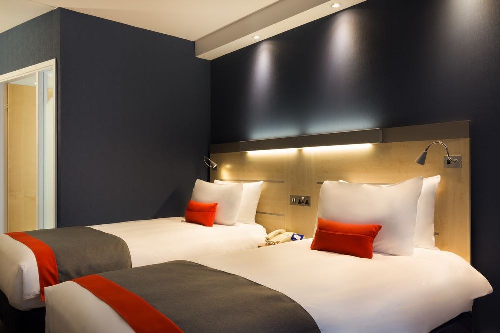 Holiday Inn Express Watford Junction photo 1
