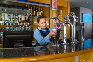 Holiday Inn Express London - Luton Airport photo 1