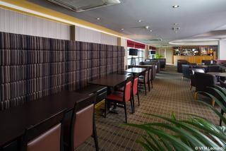 Holiday Inn Express London - Luton Airport photo 3