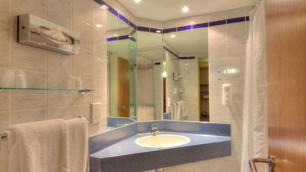 Holiday Inn Express London Limehouse photo 2