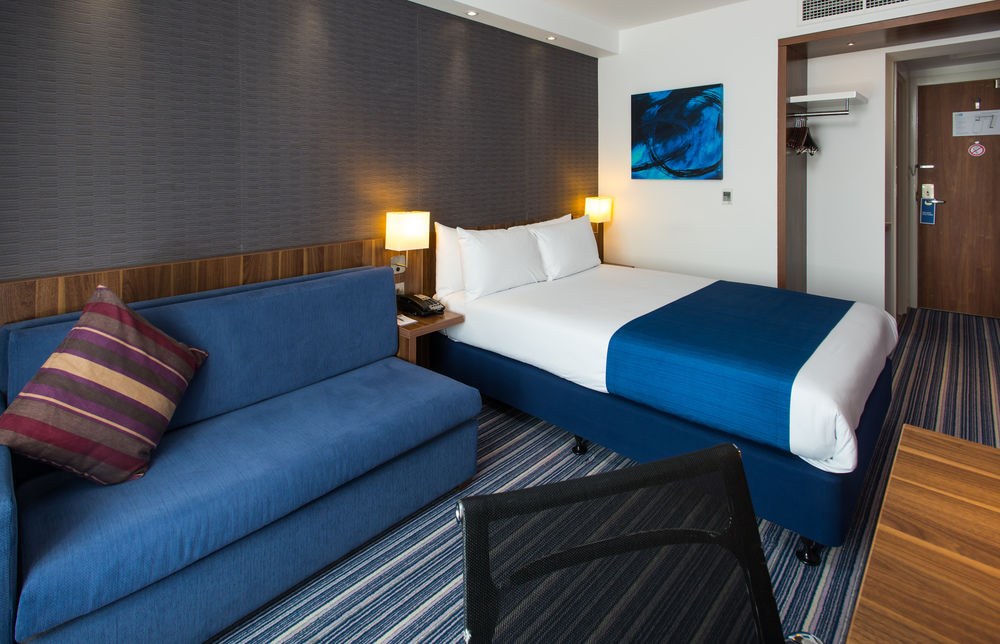Holiday Inn Express Wimbledon South photo 1
