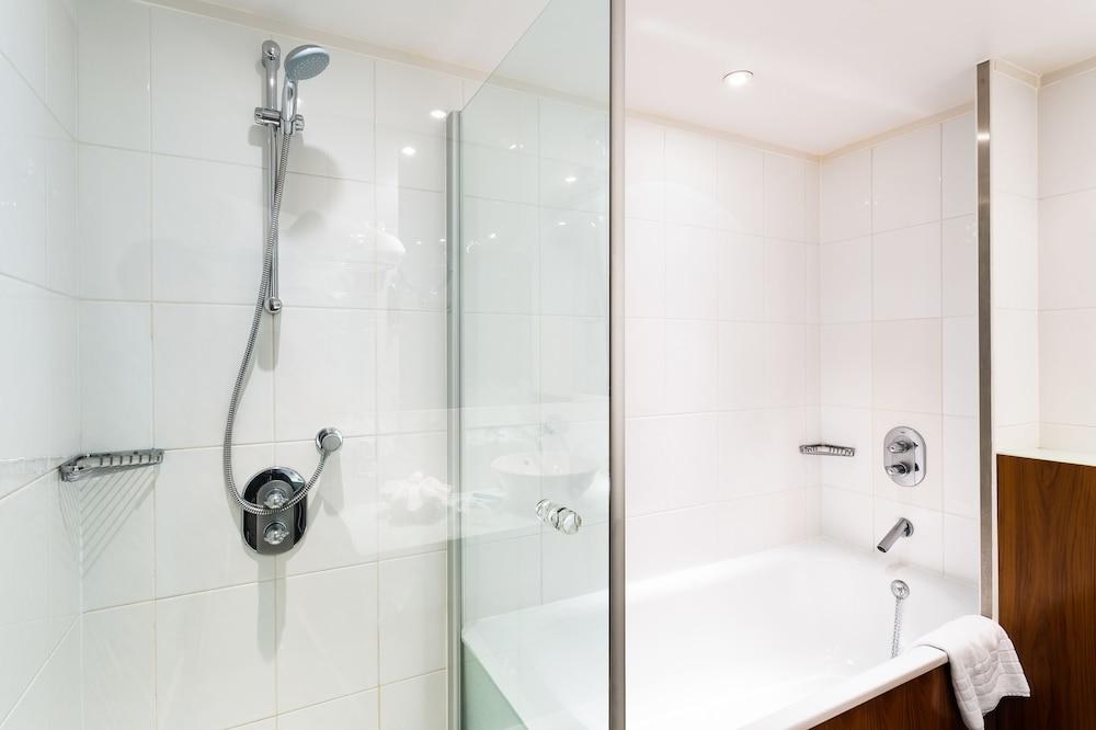 Holiday Inn London Camden Lock photo 3