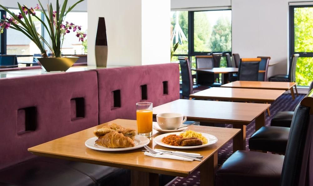 Holiday Inn Express Hemel Hempstead photo 2