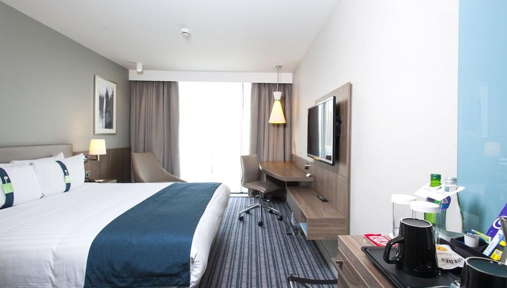 Holiday Inn London - West photo 3