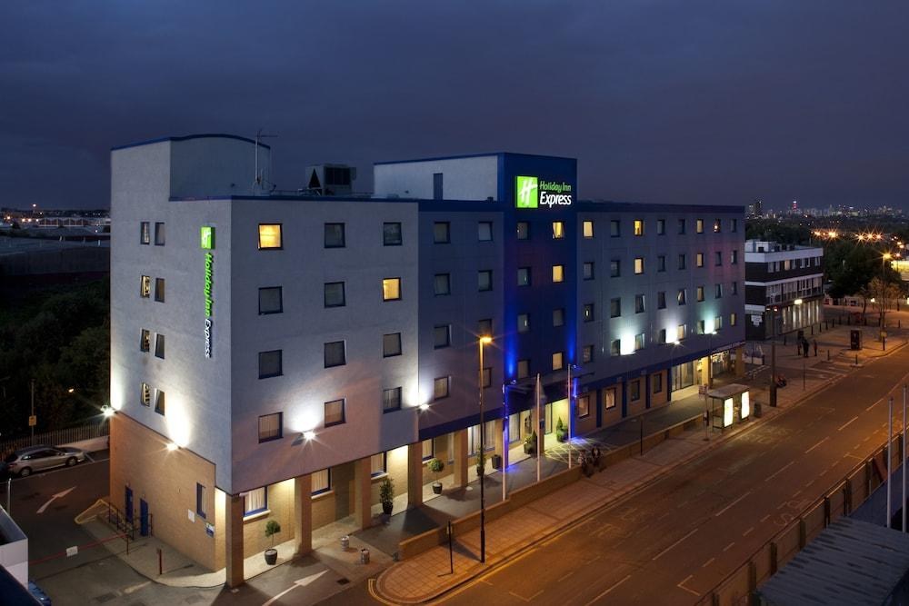 Holiday Inn Express Park Royal photo 2