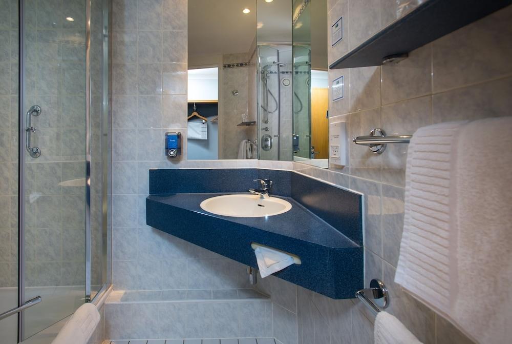 Holiday Inn Express Manchester Salford Quay photo 3