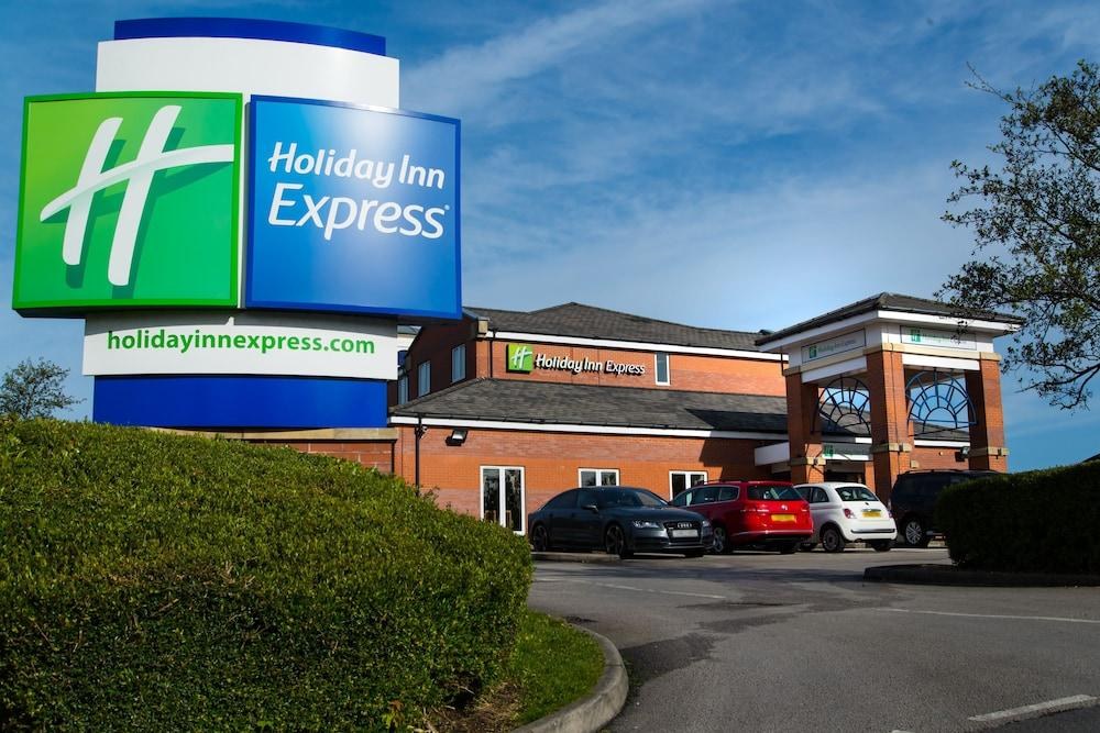 Holiday Inn Express Manchester East photo 3