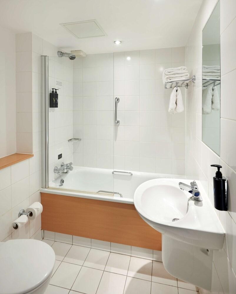 VILLAGE MANCHESTER HYDE - HOTEL & LEISURE CLUB photo 2