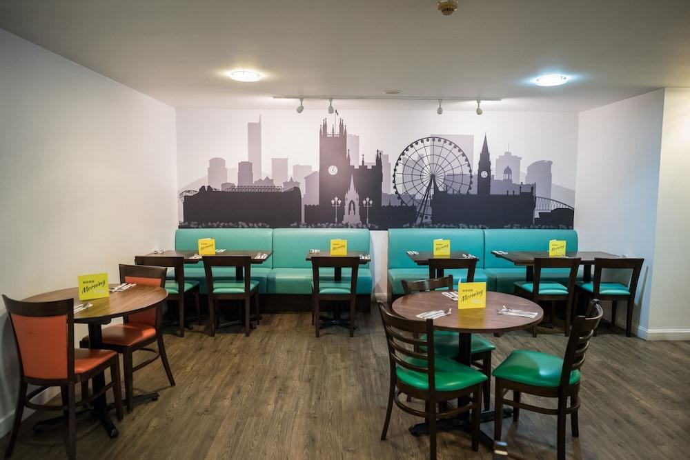Holiday Inn Manchester West photo 4