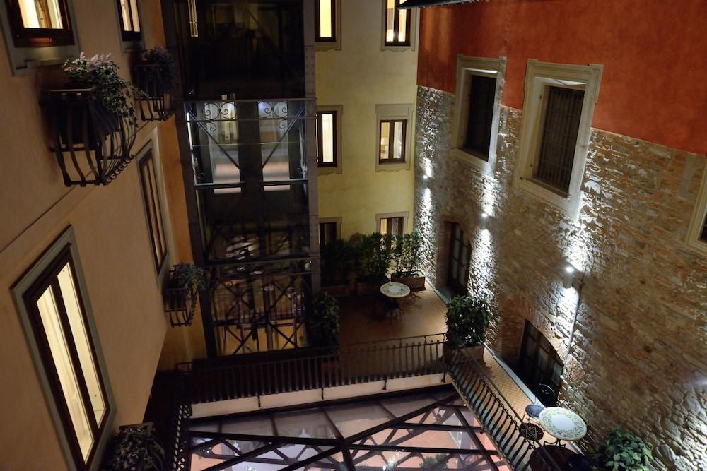 Alba Palace photo 2