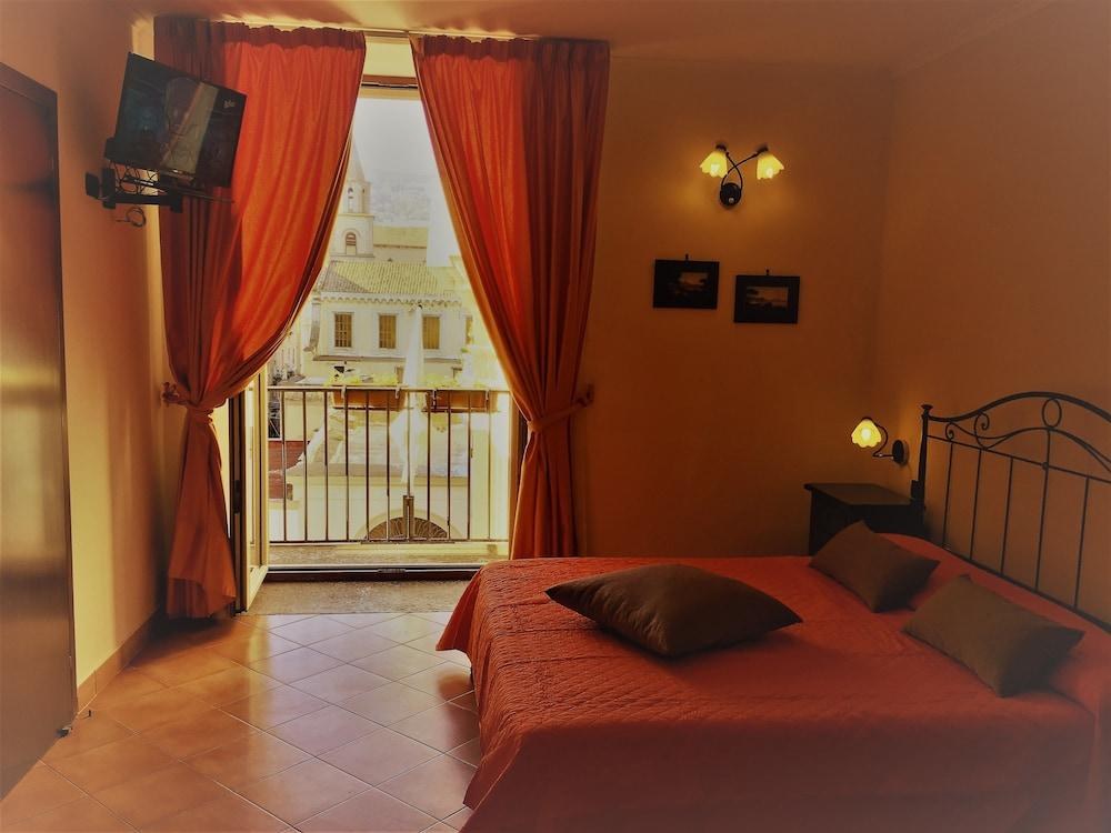 Neapolis photo 3
