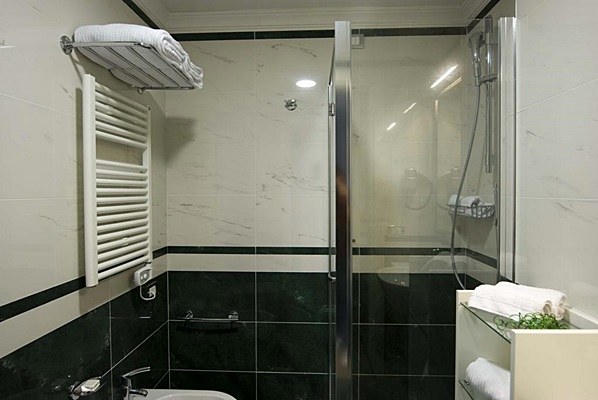 IH ORIENTE photo 2
