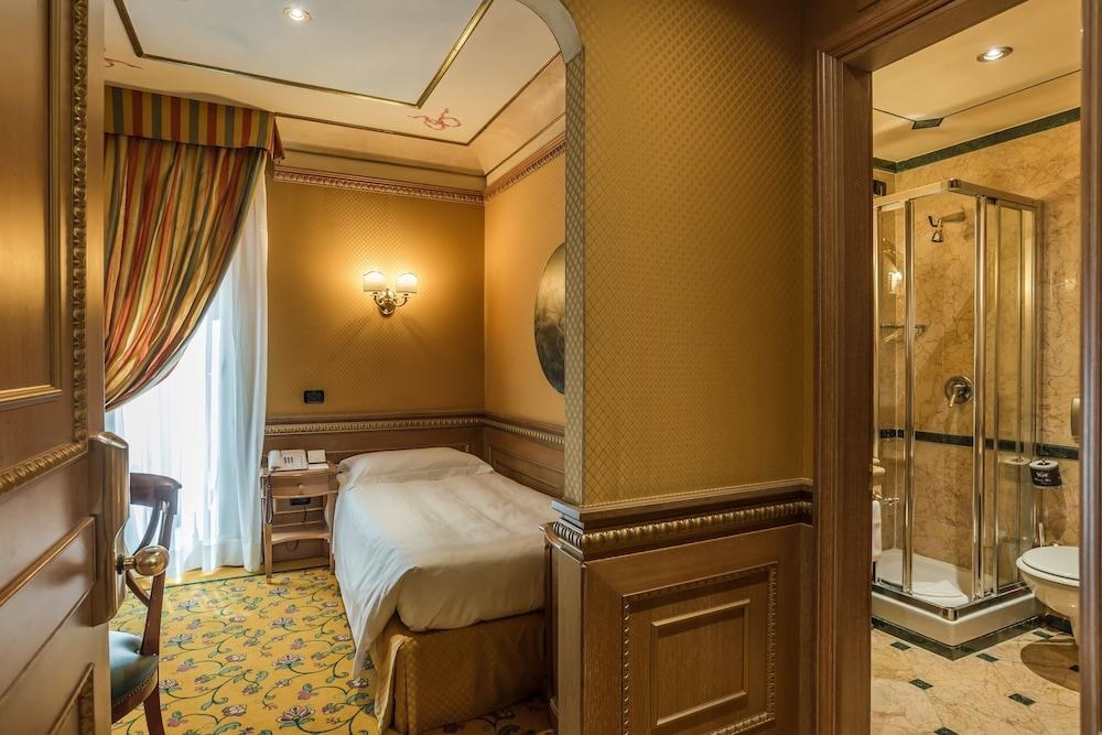 River Palace Hotel photo 2