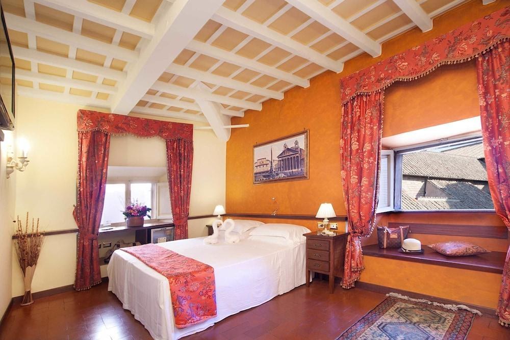 Pantheon Inn photo 4