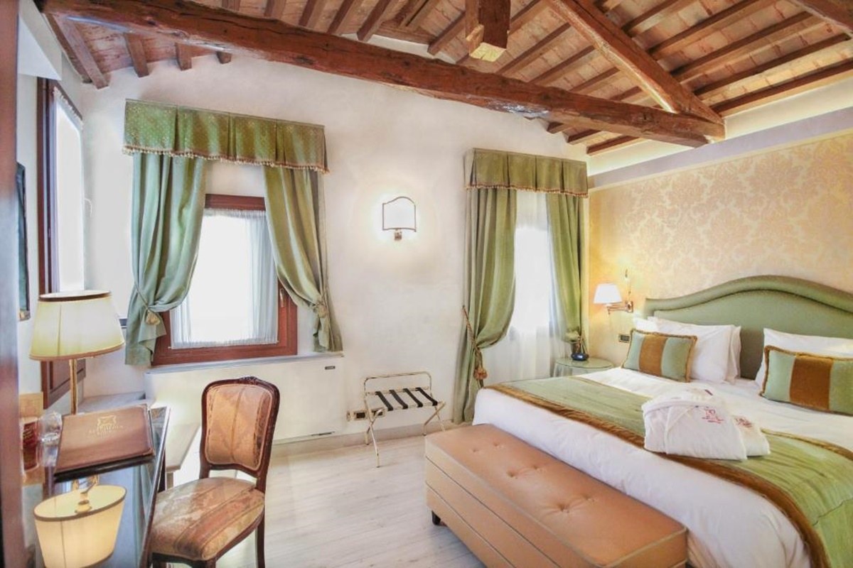 HOTEL COLOMBINA photo 2