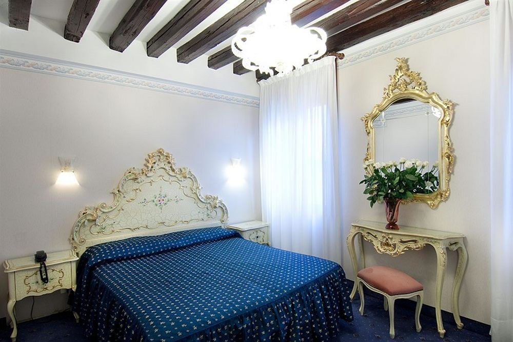 Hotel Diana photo 1