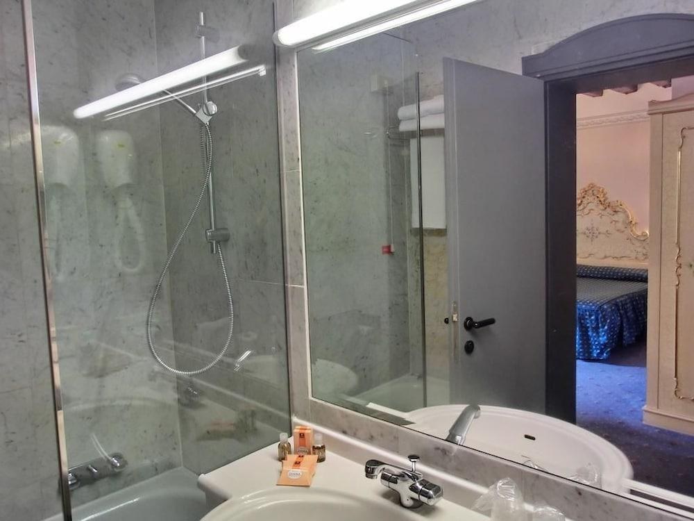 Hotel Diana photo 2